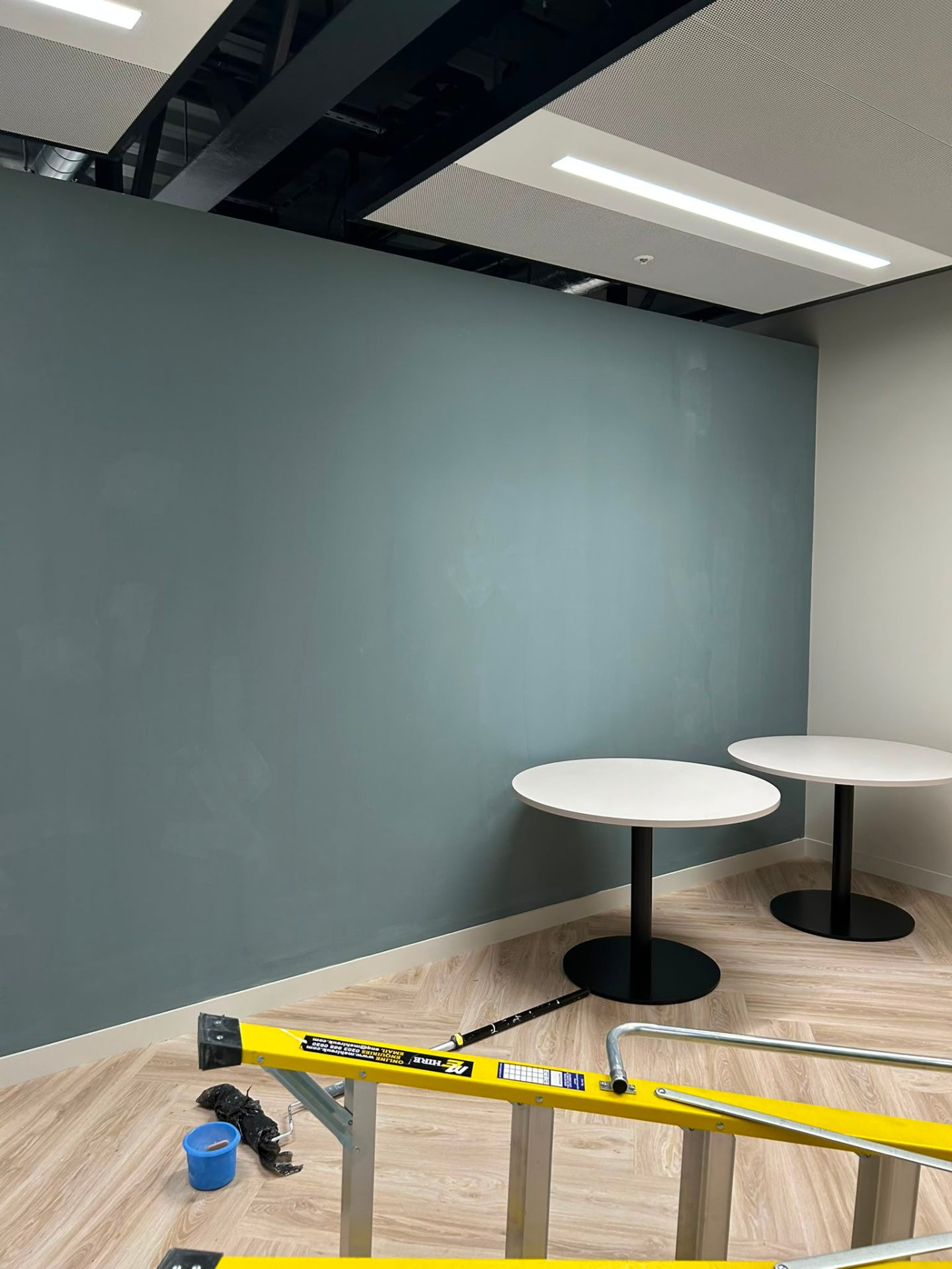 House painting coastal blue feature wall by MOVIR INTERIORS