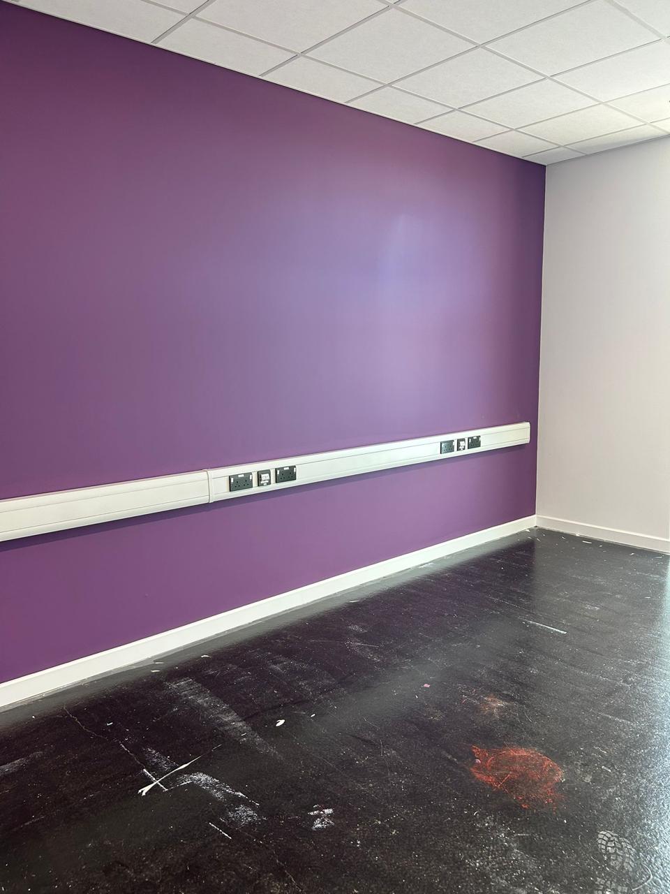 Commercial renovation meeting room interior finish by MOVIR INTERIORS